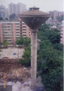 混凝土水塔机械拆除：