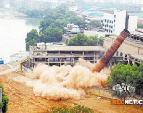 烟囱爆破拆除 技术高超 准确快捷