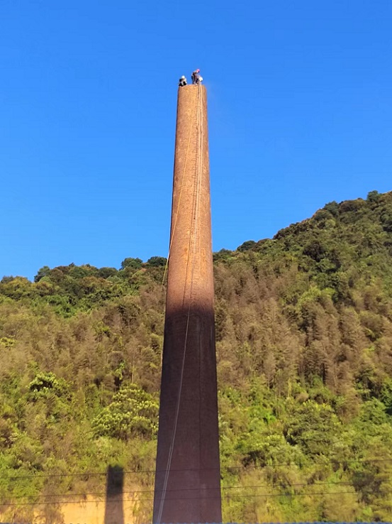 烟囱拆除公司 方案的选择与安全的保证
