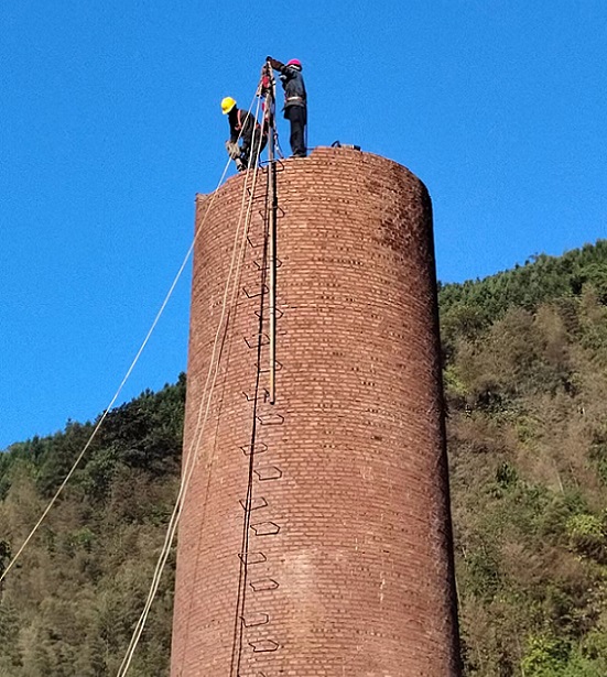 废弃烟囱拆除:专业方案与安全实践全解析